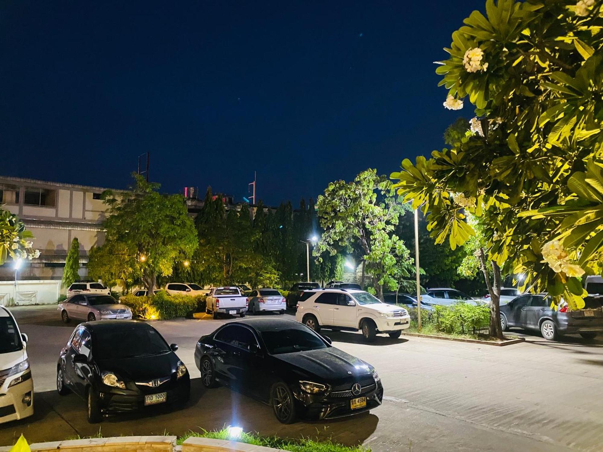 โรงแรม ซิตี้พาร์ค โคราช City Park Hotel Nakhonratchasima Екстериор снимка